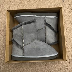 NIB Grey Fur Lined Ankle Booties